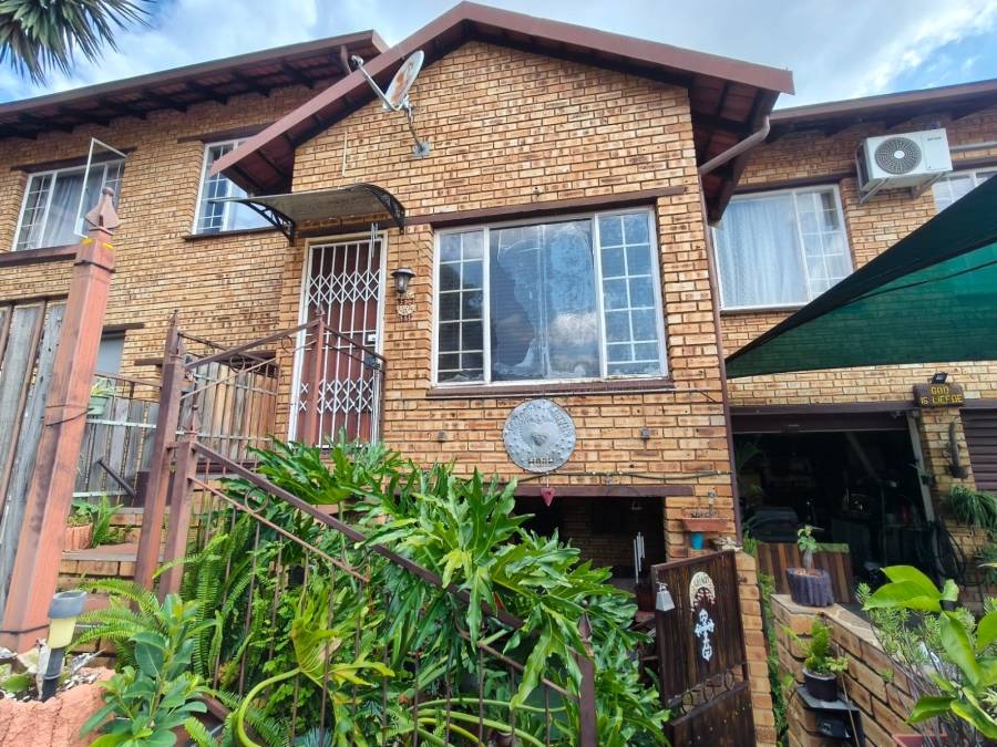 3 Bedroom Property for Sale in Safari Gardens North West